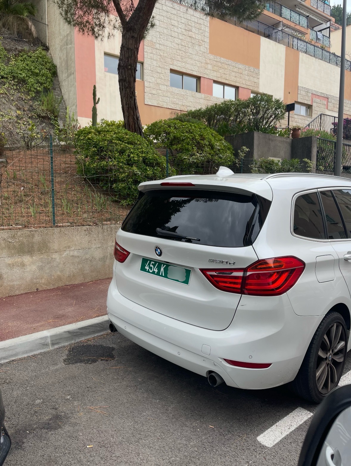 Plaque diplomatique 454 K sur BMW